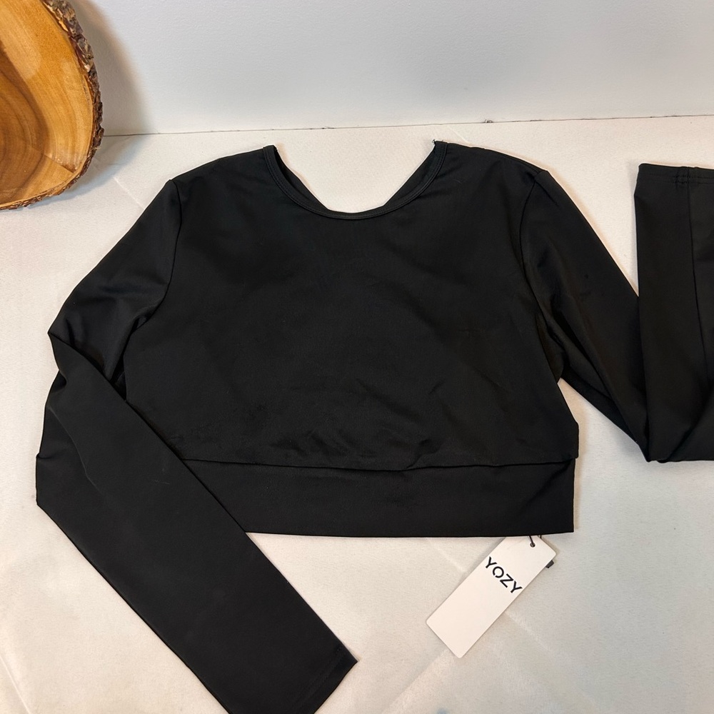 YOZY‎ Black Long-Sleeve Cropped Top with open criss cross back Women’s Large